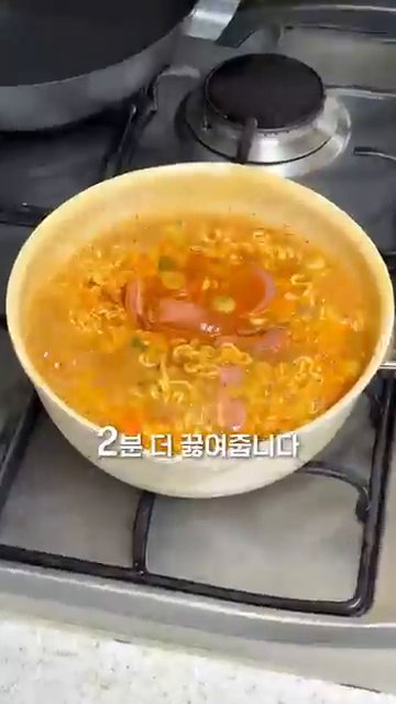 체다치즈 1장과 케찹 2큰술을 넣고 잘 섞어줍니다.