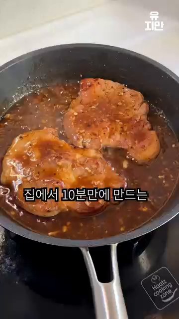 양파를 굽기 좋은 두께로 도톰하게 썰어 준비합니다.