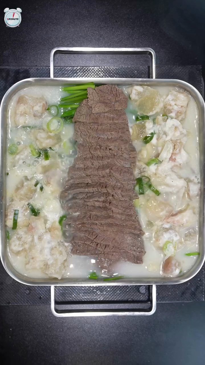 양지 육수에 설탕을 녹여줍니다.