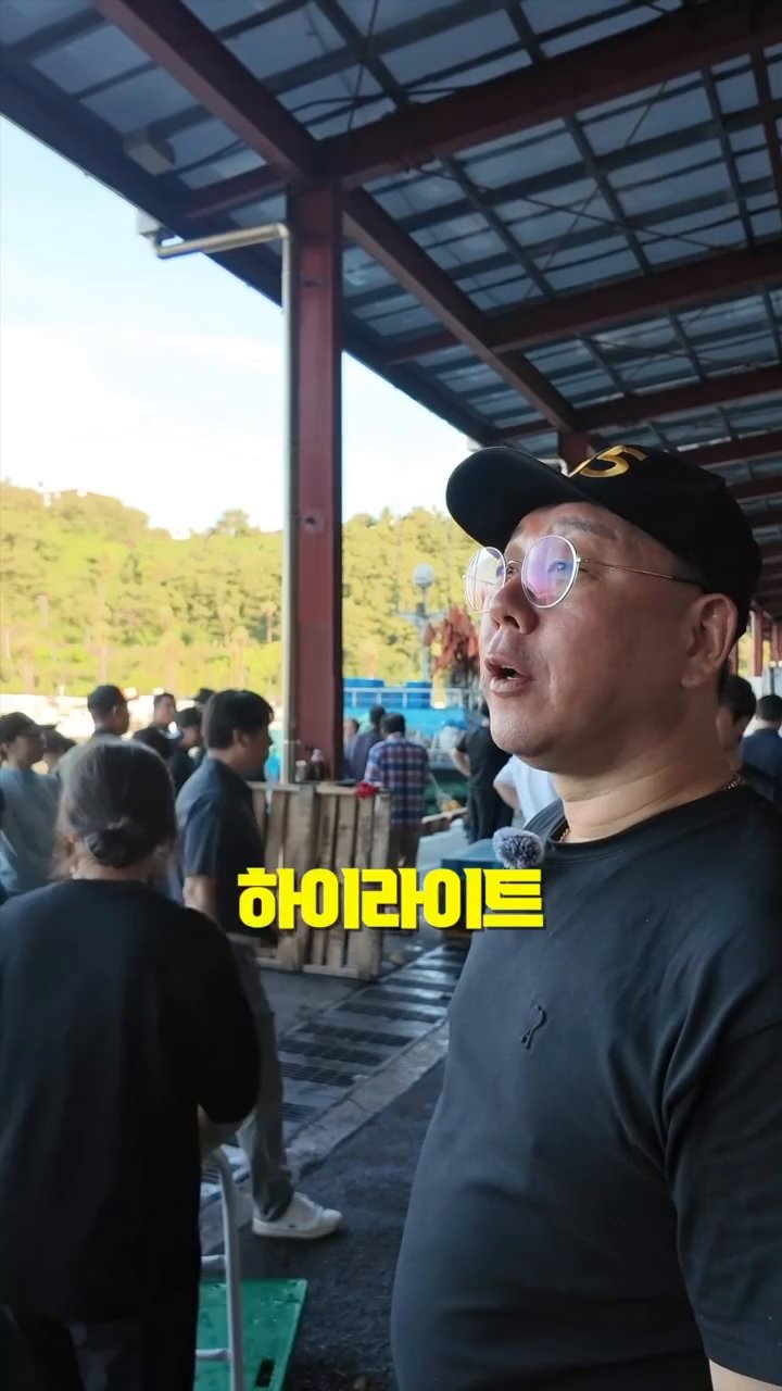 된장 2숟갈을 물 반컵에 섞어 부어줍니다.