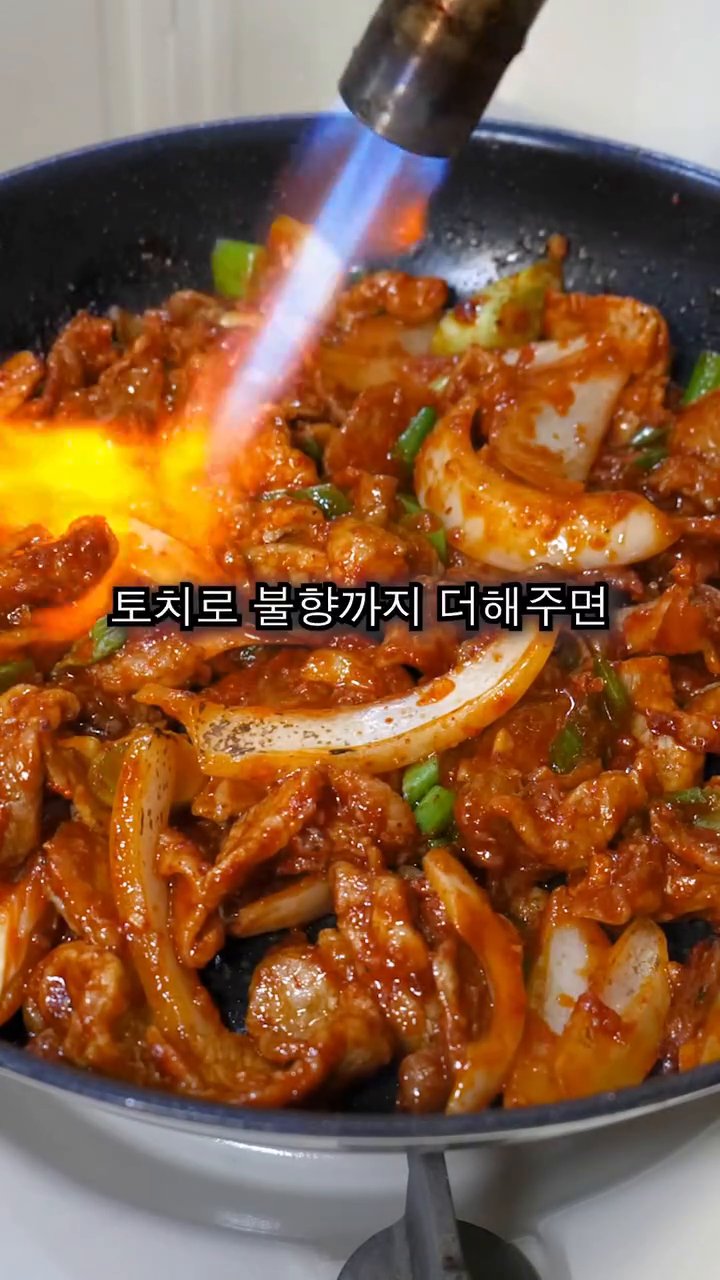 수분기 없는 제육볶음이 완성됩니다.
