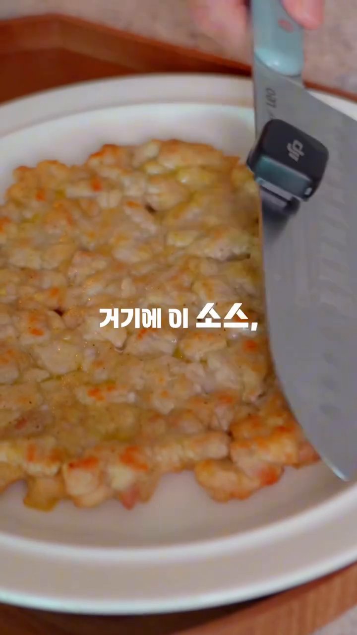 감자전분 5스푼, 물 10스푼, 기름 2스푼, 후추 반스푼, 맛소금 반스푼을 넣고 잘 섞어줍니다.