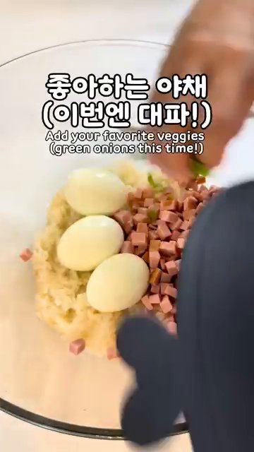 참기름 1큰술을 넣고 잘 섞어줍니다.