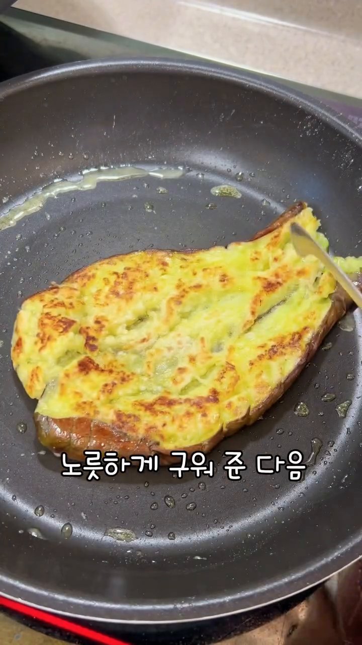 고소한 맛을 원하신다면 마지막에 참기름을 살짝 둘러줍니다.
