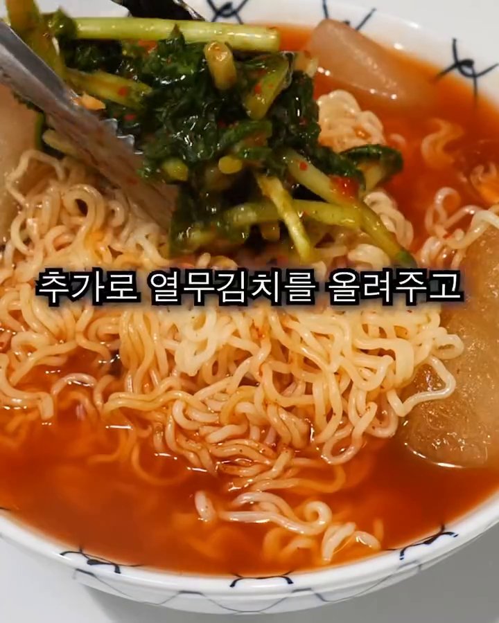 여유가 있다면 하나의 면은 꽝꽝 얼려 얼음으로 만들어줍니다.