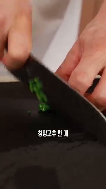 단새우, 광어회, 오징어회를 양념에 넣고 골고루 버무려줍니다.